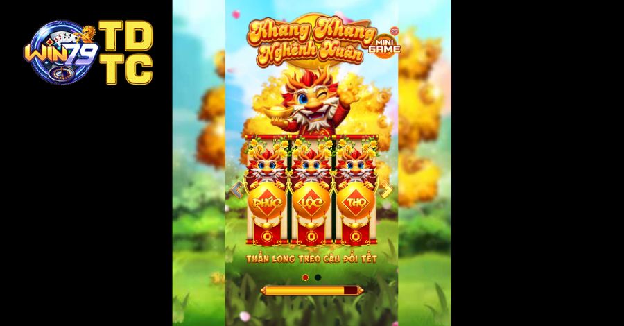 Khang Khang Nghênh Xuân hoà mình vào không khí tết